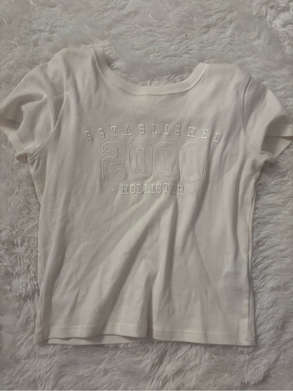 Hollister Cream Embroidered "2000" Logo Short Sleeve Tee